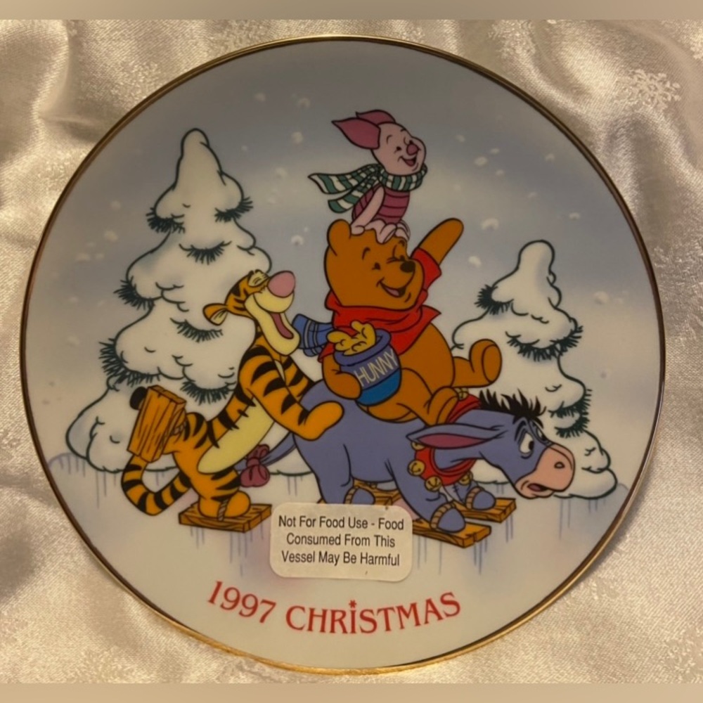 Disney’s “Pooh’s Skating Party” Christmas 1997 Collector Plate Grolier EUC
